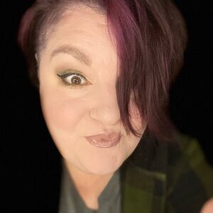 Meet your Posher, Leeann